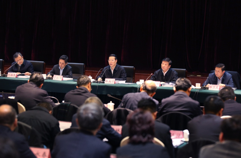 11月22日，中共中央政治局常委、國務(wù)院副總理張高麗在北京主持召開全國地理國情普查領(lǐng)導(dǎo)小組全體會(huì)議并講話。