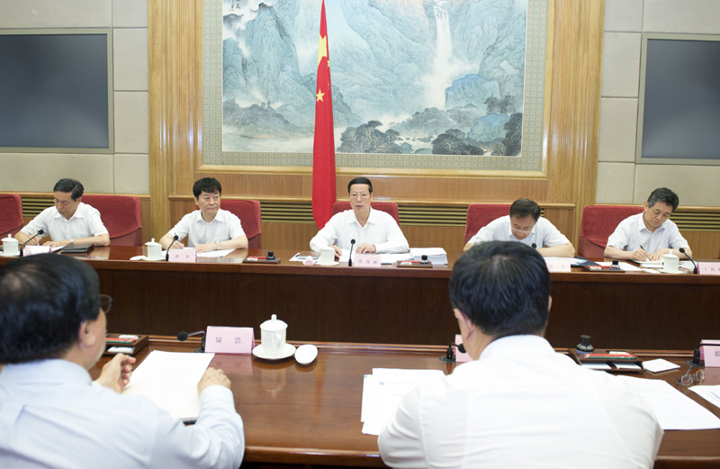 7月6日,中共中央政治局常委、國務院副總理張高麗在北京主持召開會議,對2016年第一批中央環(huán)境保護督察工作進行部署。 7月6日,中共中央政治局常委、國務院副總理張高麗在北京主持召開會議,對2016年第一批中央環(huán)境保護督察工作進行部署。