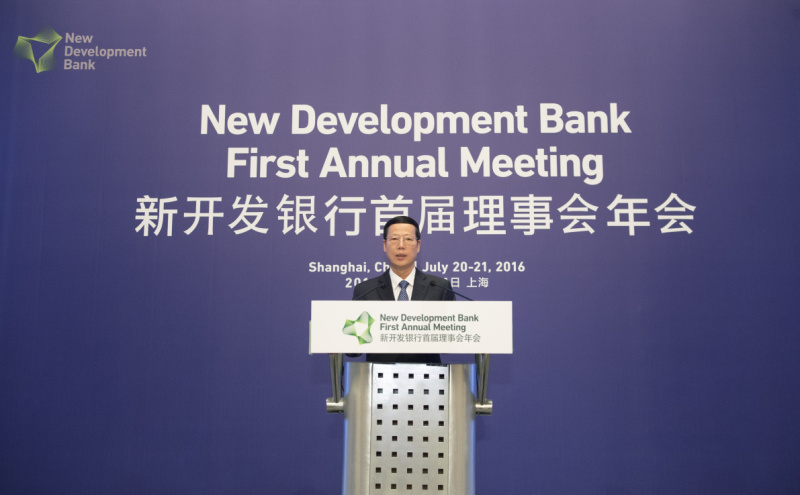 7月20日,金磚國家新開發(fā)銀行首屆理事會(huì)年會(huì)在上海開幕。中共中央政治局常委、國務(wù)院副總理張高麗出席開幕式并致辭。新華社記者 王曄 攝 7月20日,金磚國家新開發(fā)銀行首屆理事會(huì)年會(huì)在上海開幕。中共中央政治局常委、國務(wù)院副總理張高麗出席開幕式并致辭。新華社記者 王曄 攝